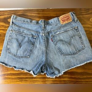 Levi’s 501 Cut Off Denim Shorts Women’s High Rise 3” Inseam Light Wash Size W31